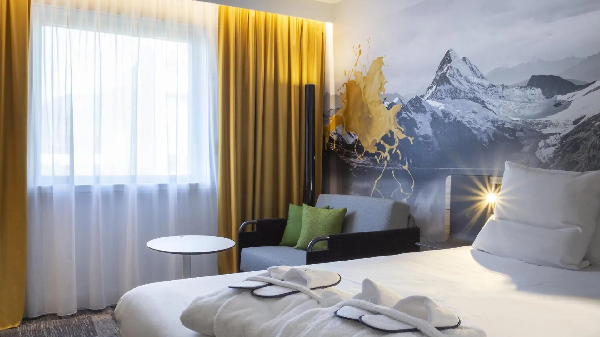 Novotel Annecy Centre 4*,