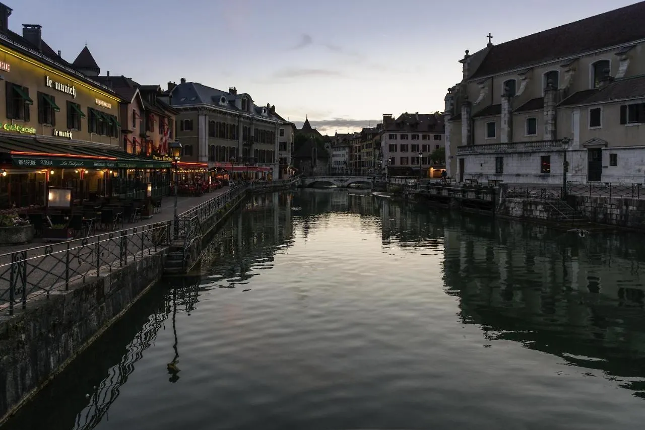Novotel Annecy Centre 4*,